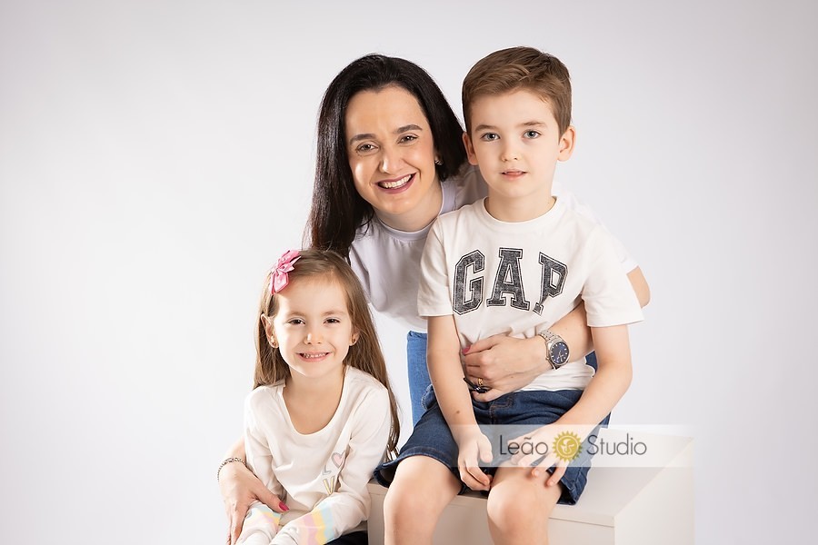 Ensaio fotografico de família. Fotografo de família, família curtindo o ensaio fotográfico, sessão fotográfica de pai, mãe e filhos, fotografo na zona leste, mooca.
Mãe e filhos, pai e filhos. Família reunida para uma sessão fotográfica