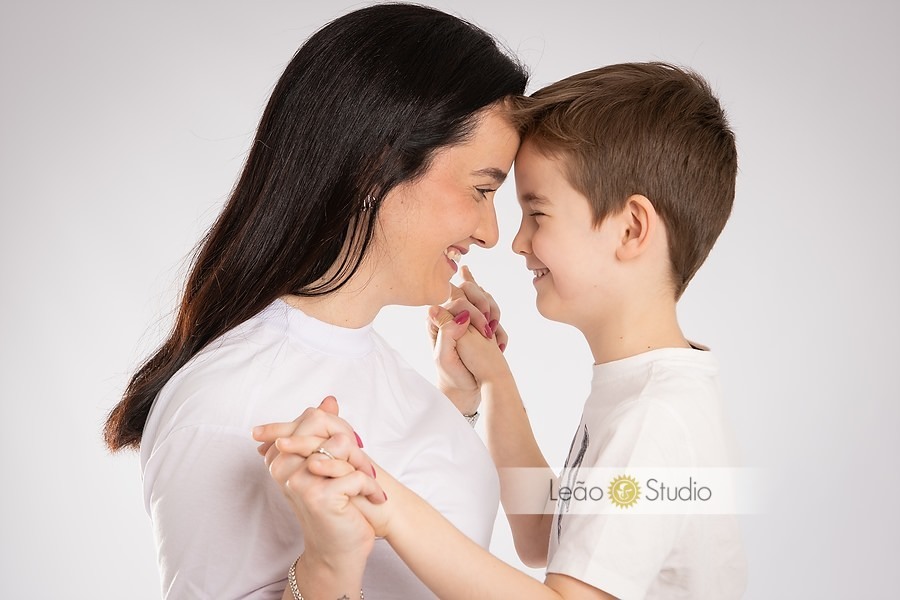 Ensaio fotografico de família. Fotografo de família, família curtindo o ensaio fotográfico, sessão fotográfica de pai, mãe e filhos, fotografo na zona leste, mooca.
Mãe e filhos, pai e filhos. Família reunida para uma sessão fotográfica