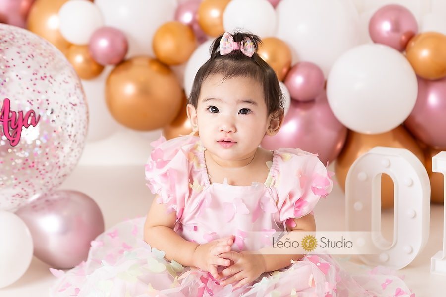 Ensaio fotográfico de 1 ano, comemoração de 1 ano, festa de 1 ano, fotos de estúdio para bebê de 1 ano, retrato de bebê, comemoração de aniversário de 1 aninho, acompanhamento fotográfico de 1 ano, leao studio, fotografo de familia, estúdio na mooca