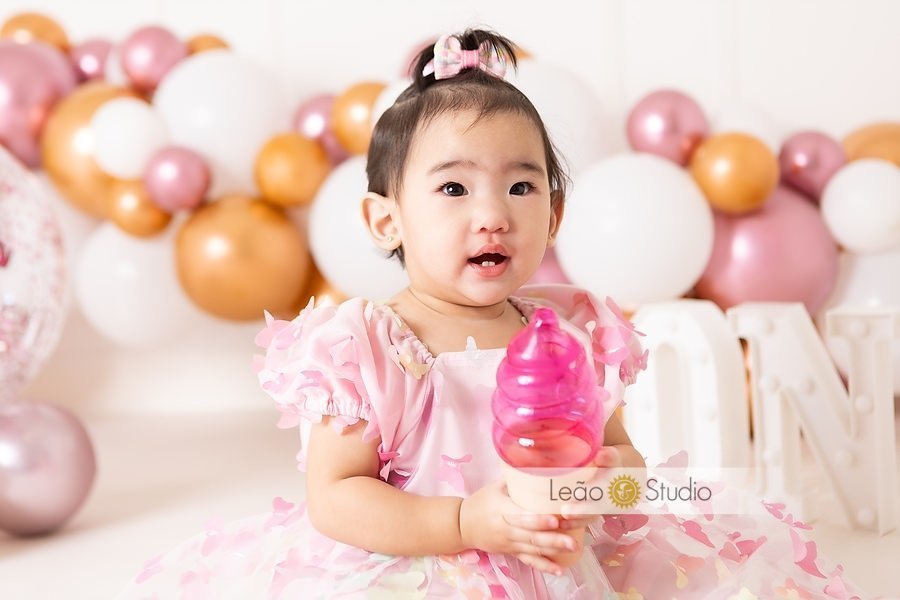 Ensaio fotográfico de 1 ano, comemoração de 1 ano, festa de 1 ano, fotos de estúdio para bebê de 1 ano, retrato de bebê, comemoração de aniversário de 1 aninho, acompanhamento fotográfico de 1 ano, leao studio, fotografo de familia, estúdio na mooca