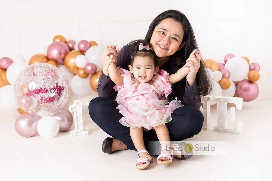 Ensaio fotográfico de 1 ano, comemoração de 1 ano, festa de 1 ano, fotos de estúdio para bebê de 1 ano, retrato de bebê, comemoração de aniversário de 1 aninho, acompanhamento fotográfico de 1 ano, leao studio, fotografo de familia, estúdio na mooca