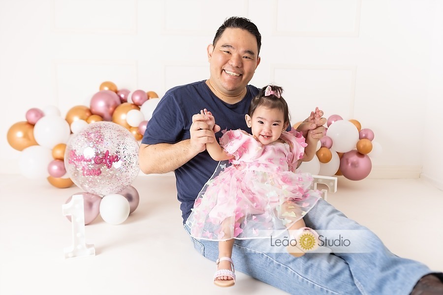 Ensaio fotográfico de 1 ano, comemoração de 1 ano, festa de 1 ano, fotos de estúdio para bebê de 1 ano, retrato de bebê, comemoração de aniversário de 1 aninho, acompanhamento fotográfico de 1 ano, leao studio, fotografo de familia, estúdio na mooca