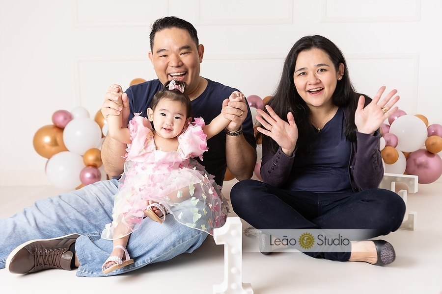Ensaio fotográfico de 1 ano, comemoração de 1 ano, festa de 1 ano, fotos de estúdio para bebê de 1 ano, retrato de bebê, comemoração de aniversário de 1 aninho, acompanhamento fotográfico de 1 ano, leao studio, fotografo de familia, estúdio na mooca