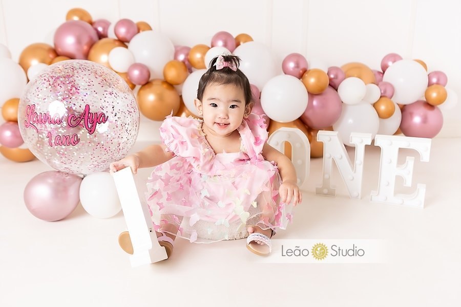 Ensaio fotográfico de 1 ano, comemoração de 1 ano, festa de 1 ano, fotos de estúdio para bebê de 1 ano, retrato de bebê, comemoração de aniversário de 1 aninho, acompanhamento fotográfico de 1 ano, leao studio, fotografo de familia, estúdio na mooca