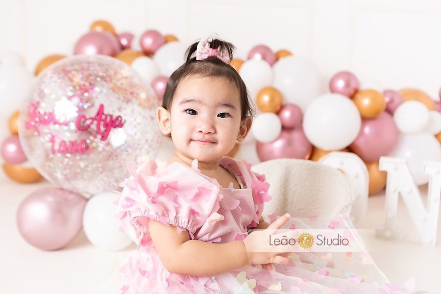 Ensaio fotográfico de 1 ano, comemoração de 1 ano, festa de 1 ano, fotos de estúdio para bebê de 1 ano, retrato de bebê, comemoração de aniversário de 1 aninho, acompanhamento fotográfico de 1 ano, leao studio, fotografo de familia, estúdio na mooca