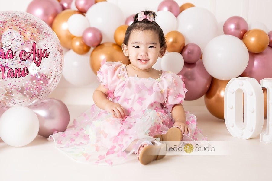 Ensaio fotográfico de 1 ano, comemoração de 1 ano, festa de 1 ano, fotos de estúdio para bebê de 1 ano, retrato de bebê, comemoração de aniversário de 1 aninho, acompanhamento fotográfico de 1 ano, leao studio, fotografo de familia, estúdio na mooca