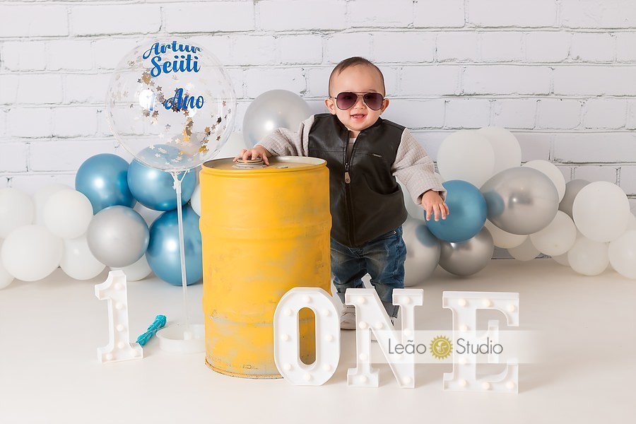 Ensaio fotográfico de 1 ano, comemoração de 1 ano, festa de 1 ano, fotos de estúdio para bebê de 1 ano, retrato de bebê, comemoração de aniversário de 1 aninho, acompanhamento fotográfico de 1 ano, leao studio, fotografo de familia, estúdio na mooca