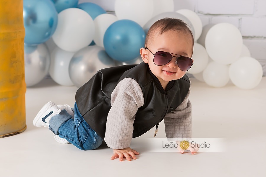 Ensaio fotográfico de 1 ano, comemoração de 1 ano, festa de 1 ano, fotos de estúdio para bebê de 1 ano, retrato de bebê, comemoração de aniversário de 1 aninho, acompanhamento fotográfico de 1 ano, leao studio, fotografo de familia, estúdio na mooca