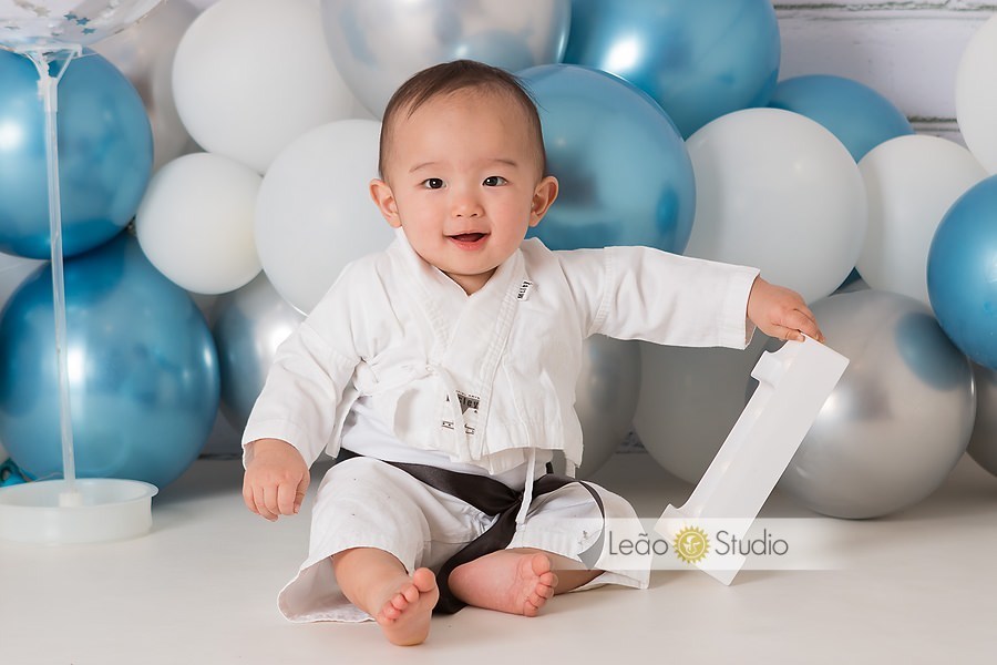 Ensaio fotográfico de 1 ano, comemoração de 1 ano, festa de 1 ano, fotos de estúdio para bebê de 1 ano, retrato de bebê, comemoração de aniversário de 1 aninho, acompanhamento fotográfico de 1 ano, leao studio, fotografo de familia, estúdio na mooca