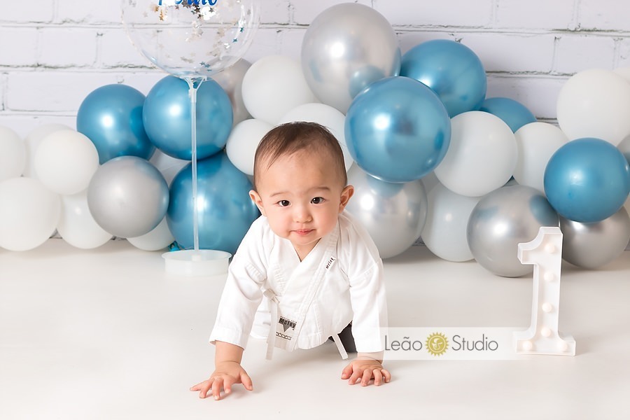 Ensaio fotográfico de 1 ano, comemoração de 1 ano, festa de 1 ano, fotos de estúdio para bebê de 1 ano, retrato de bebê, comemoração de aniversário de 1 aninho, acompanhamento fotográfico de 1 ano, leao studio, fotografo de familia, estúdio na mooca