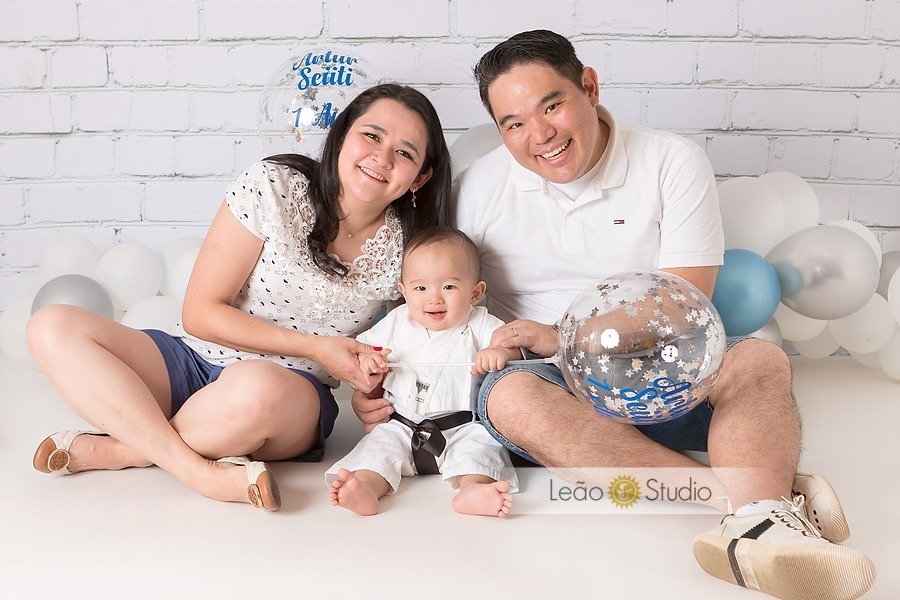 Ensaio fotográfico de 1 ano, comemoração de 1 ano, festa de 1 ano, fotos de estúdio para bebê de 1 ano, retrato de bebê, comemoração de aniversário de 1 aninho, acompanhamento fotográfico de 1 ano, leao studio, fotografo de familia, estúdio na mooca