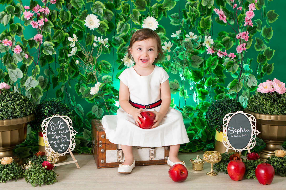 Ensaio smash the cake tema branca de neve