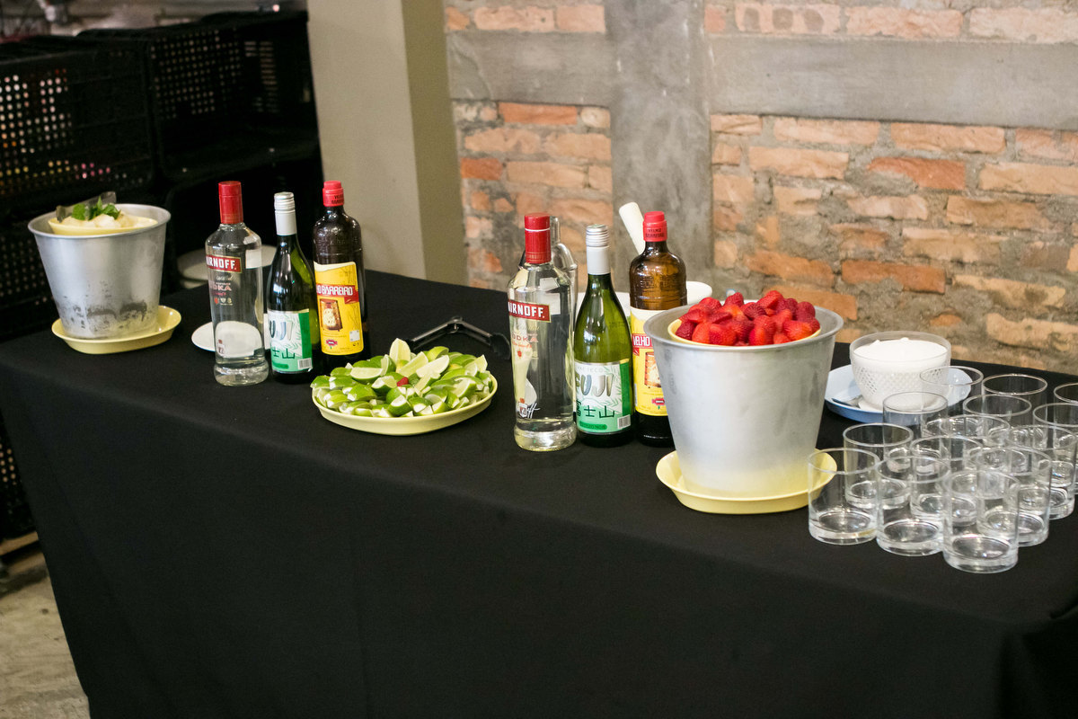 decoração buffet miniland, mesa de bebidas