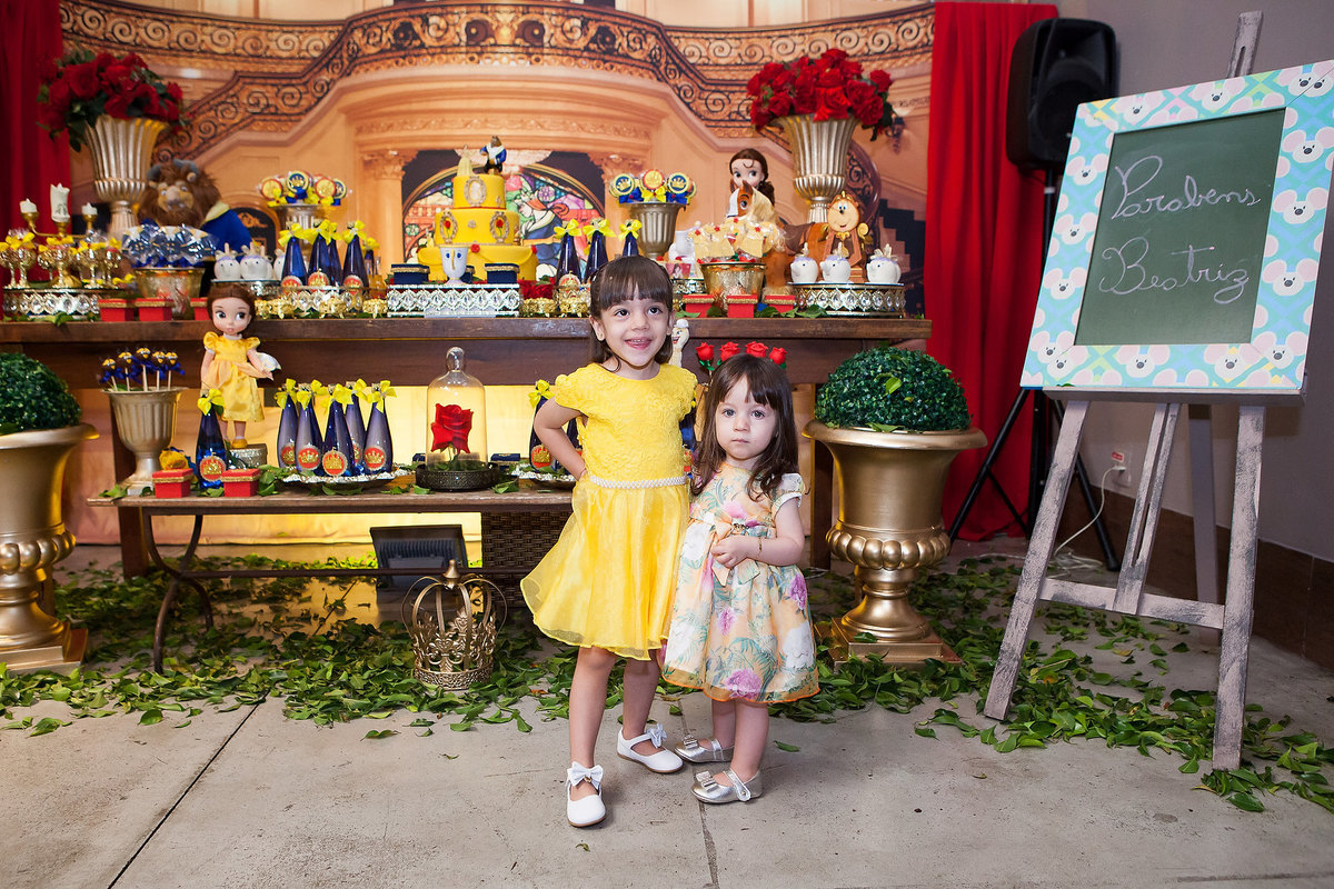 festa de menina , a bela e a fera , buffet Miniland