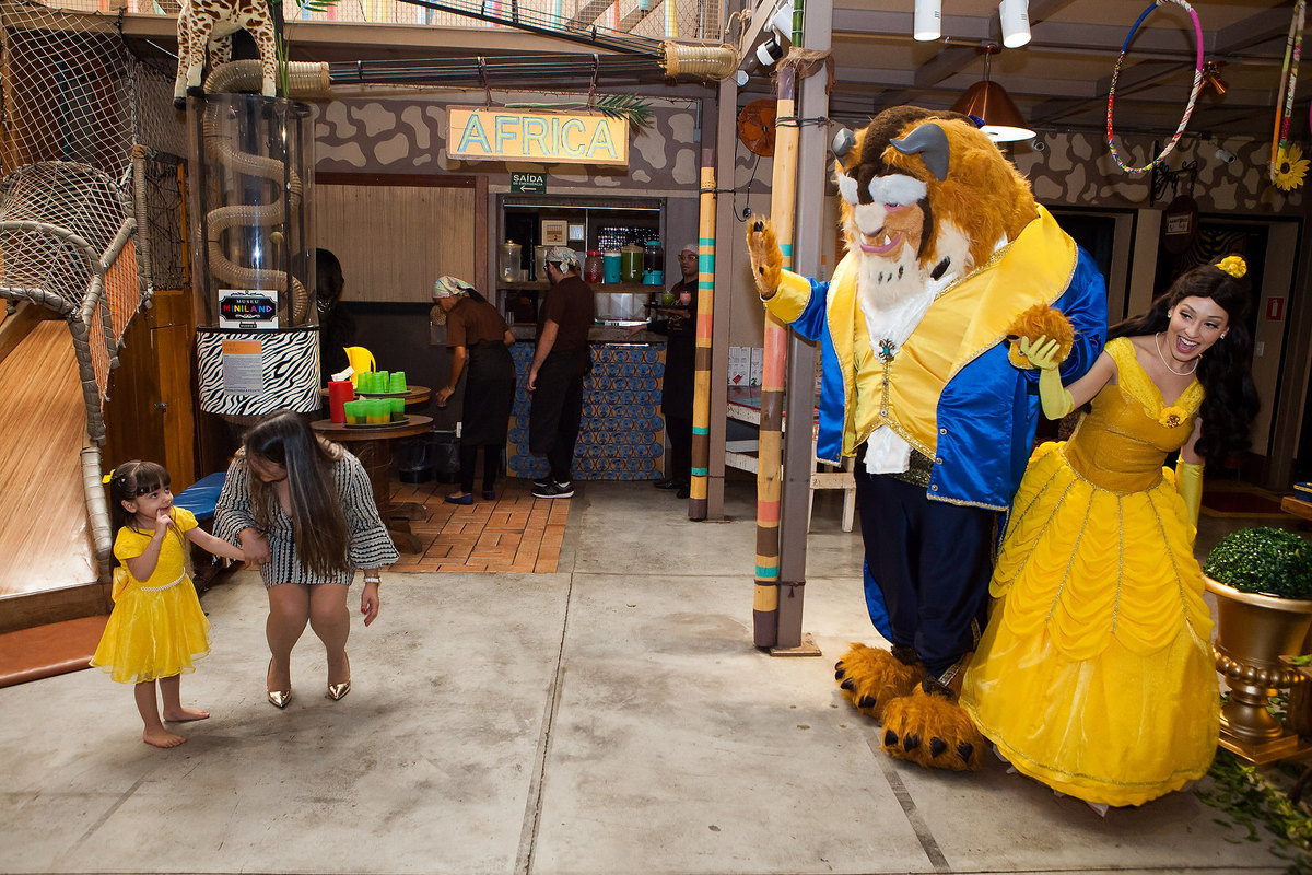 festa de menina , a bela e a fera , buffet Miniland, 