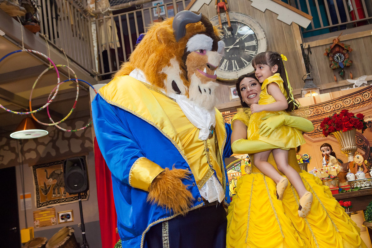 festa de menina , a bela e a fera , buffet Miniland, 