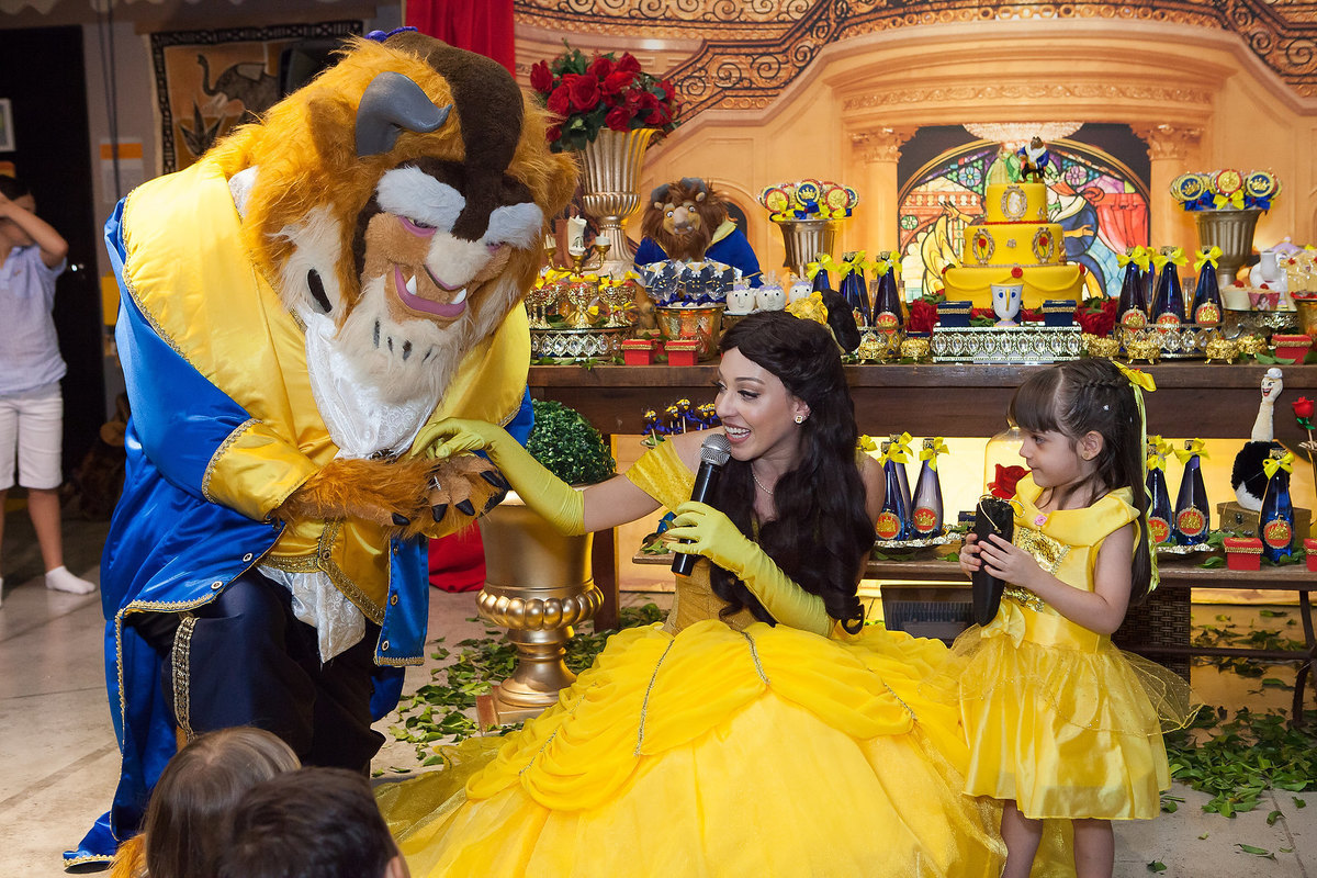 festa de menina , a bela e a fera , buffet Miniland, 