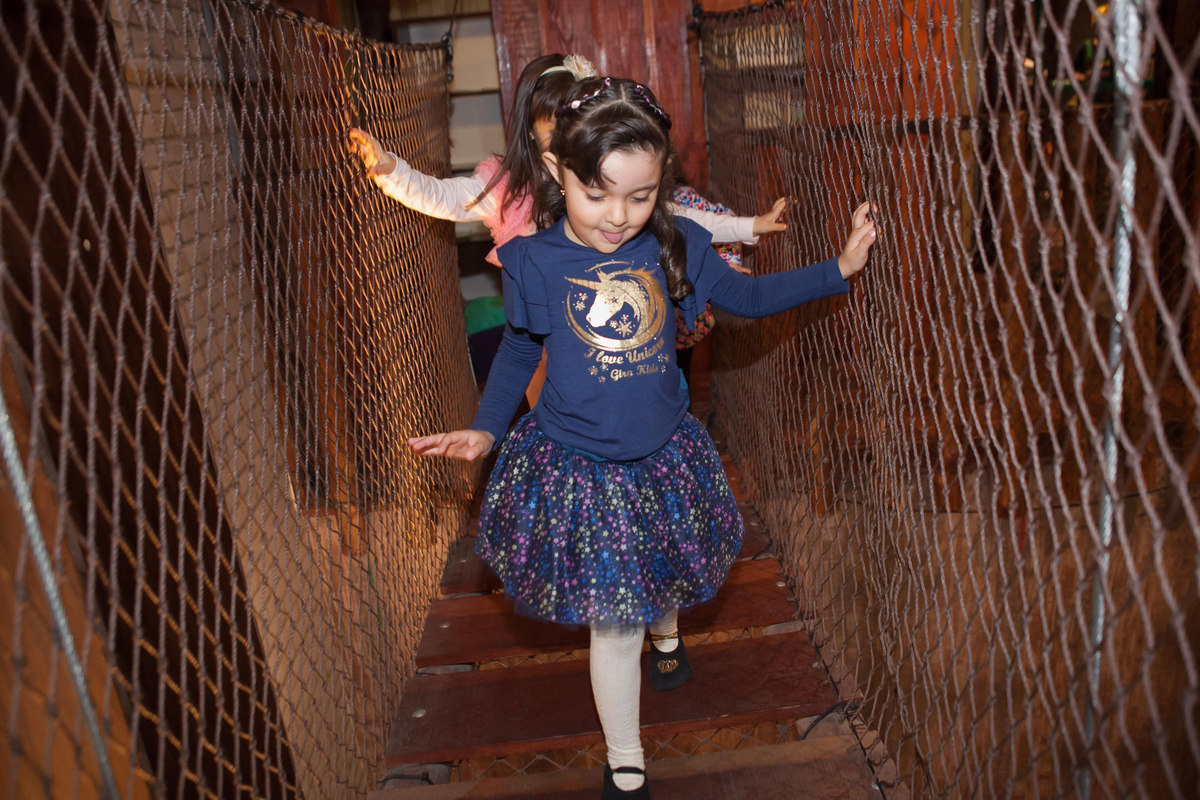 disney, espaço florescer eventos, buffet infantil, familia comemorando aniversário, aniversariante, rapel