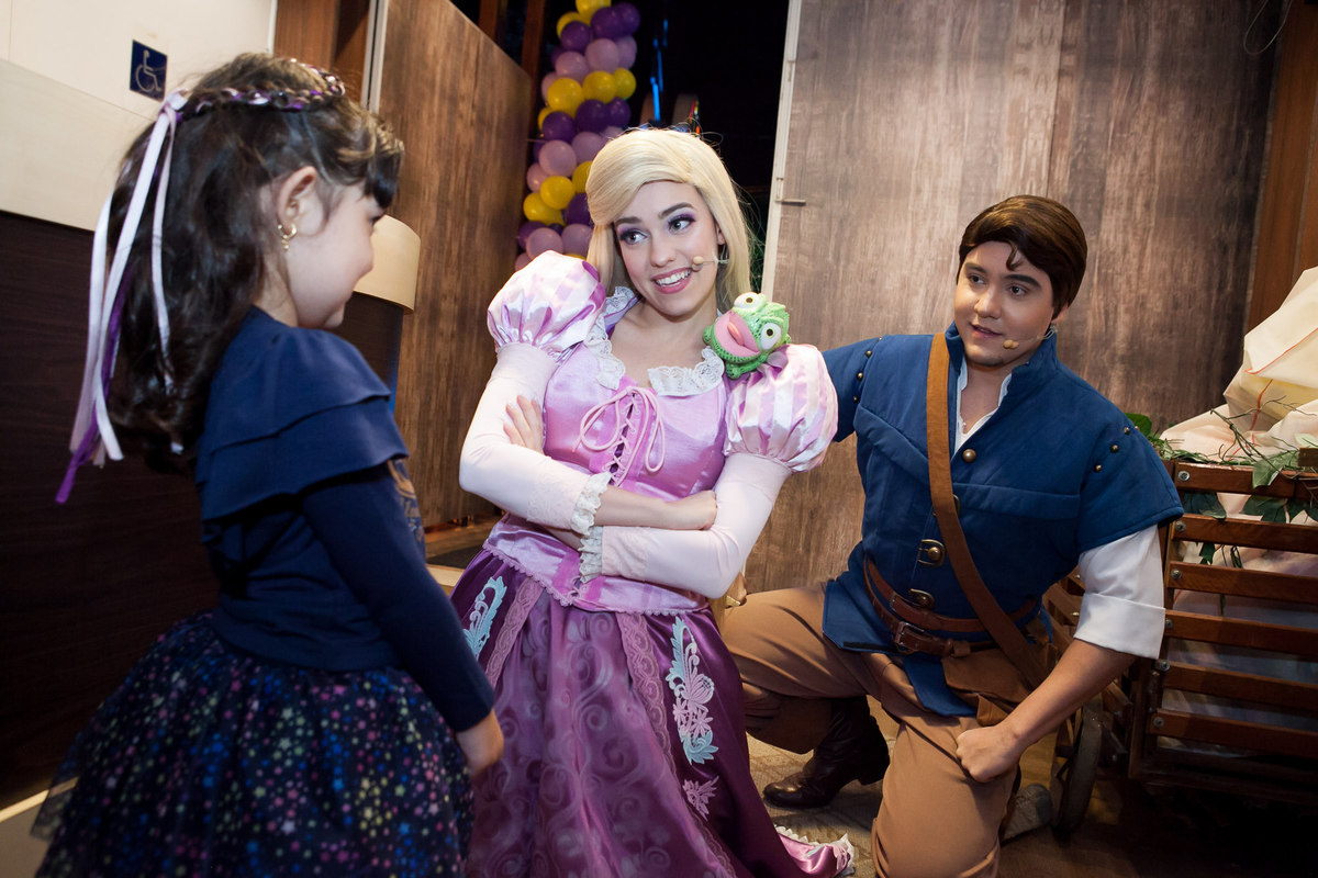 disney, espaço florescer eventos, buffet infantil, familia comemorando aniversário, aniversariante, 