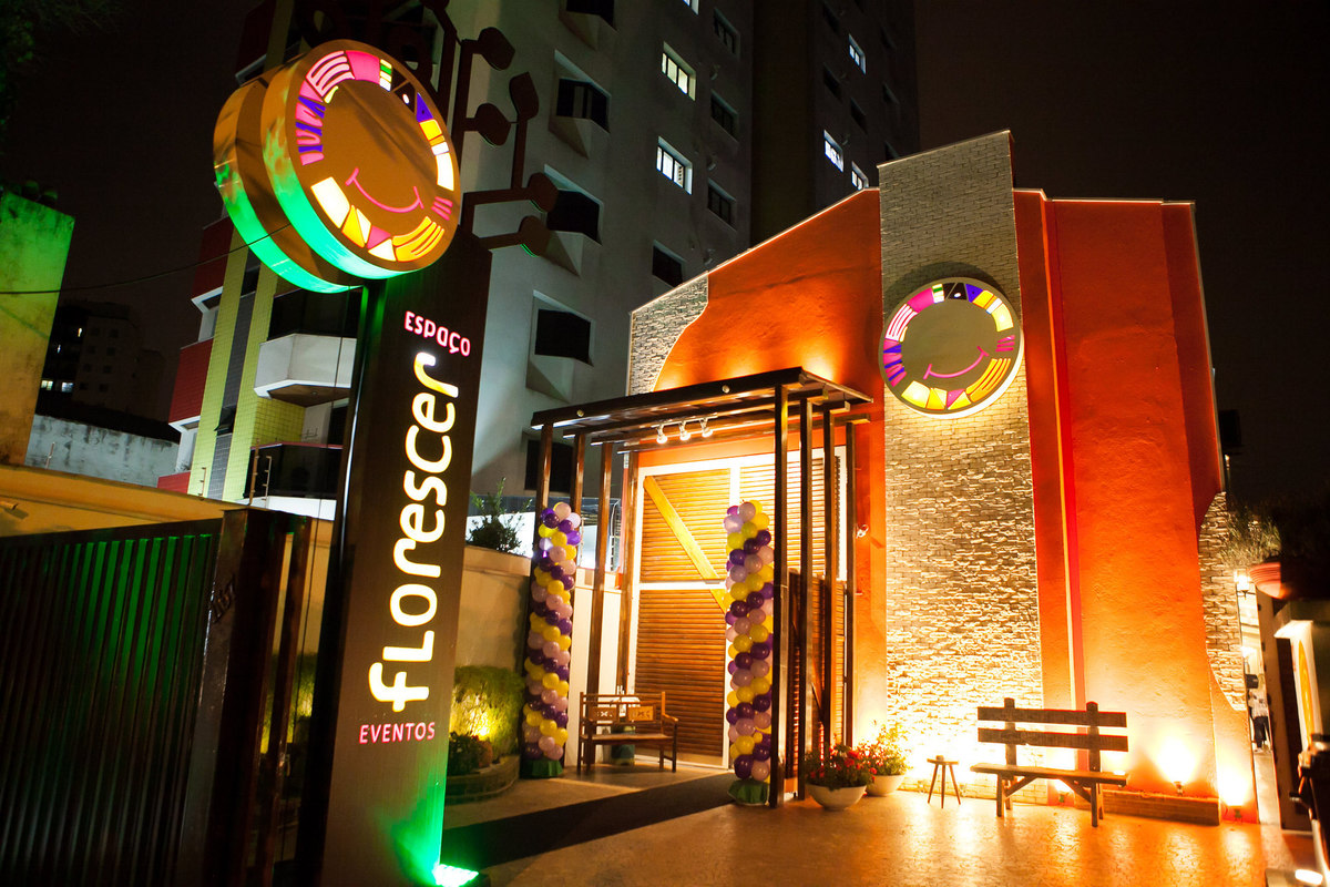 disney, espaço florescer eventos, buffet infantil, familia comemorando aniversário, aniversariante, 