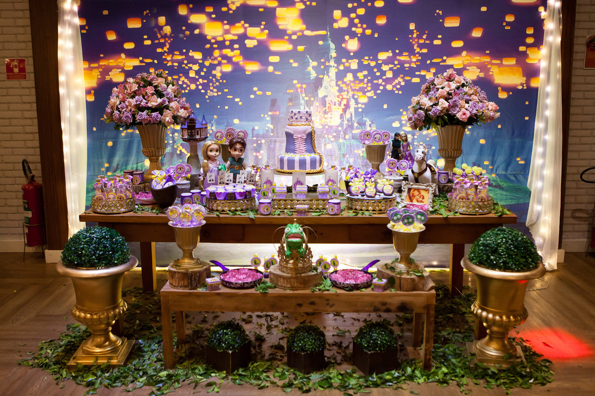 disney, espaço florescer eventos, buffet infantil, familia comemorando aniversário, aniversariante, decoração Marcia Colonese
