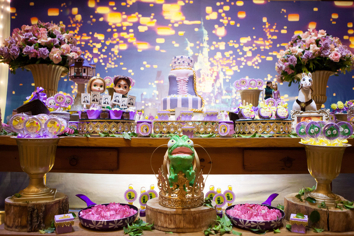 disney, espaço florescer eventos, buffet infantil, familia comemorando aniversário, aniversariante, decoração Marcia Colonese
