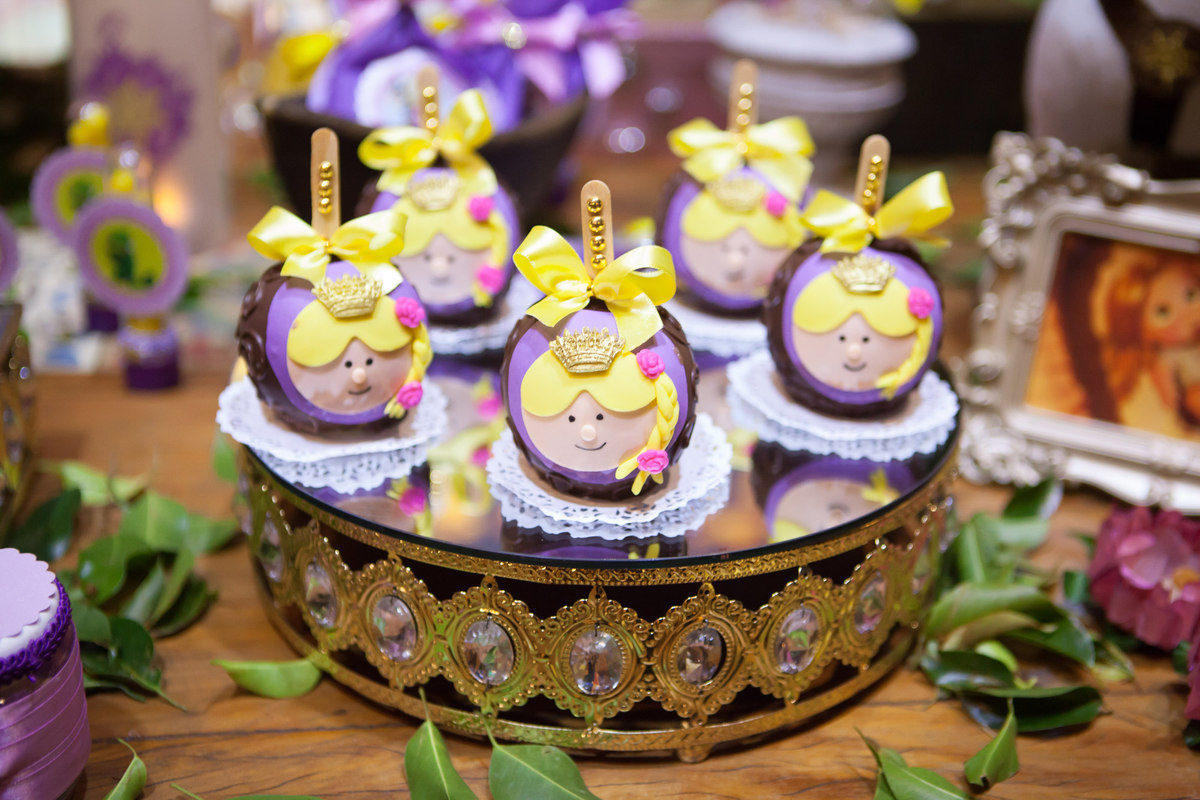 disney, espaço florescer eventos, buffet infantil, familia comemorando aniversário, aniversariante, decoração Marcia Colonese