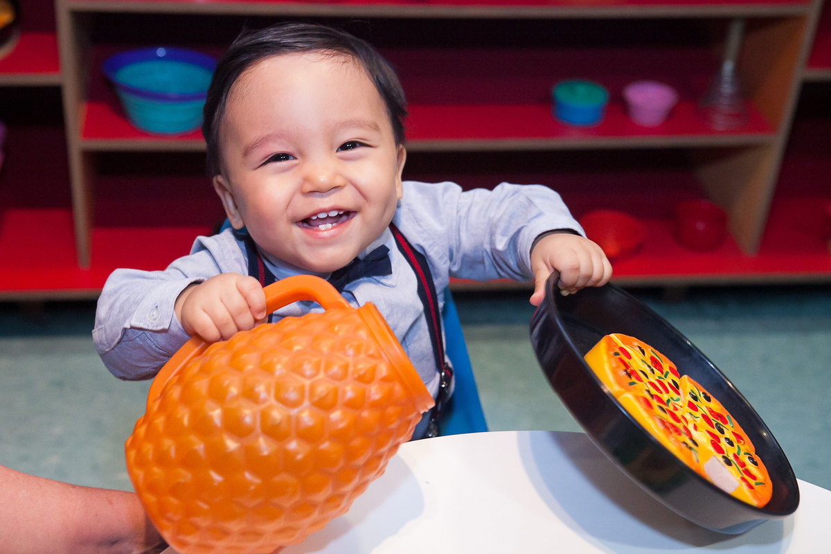 festa infantil no buffet miniland, tema soldadinho de chumbo, aniversário de um ano, tema diferente, londres, britânico, família reunida,  criança sorrindo