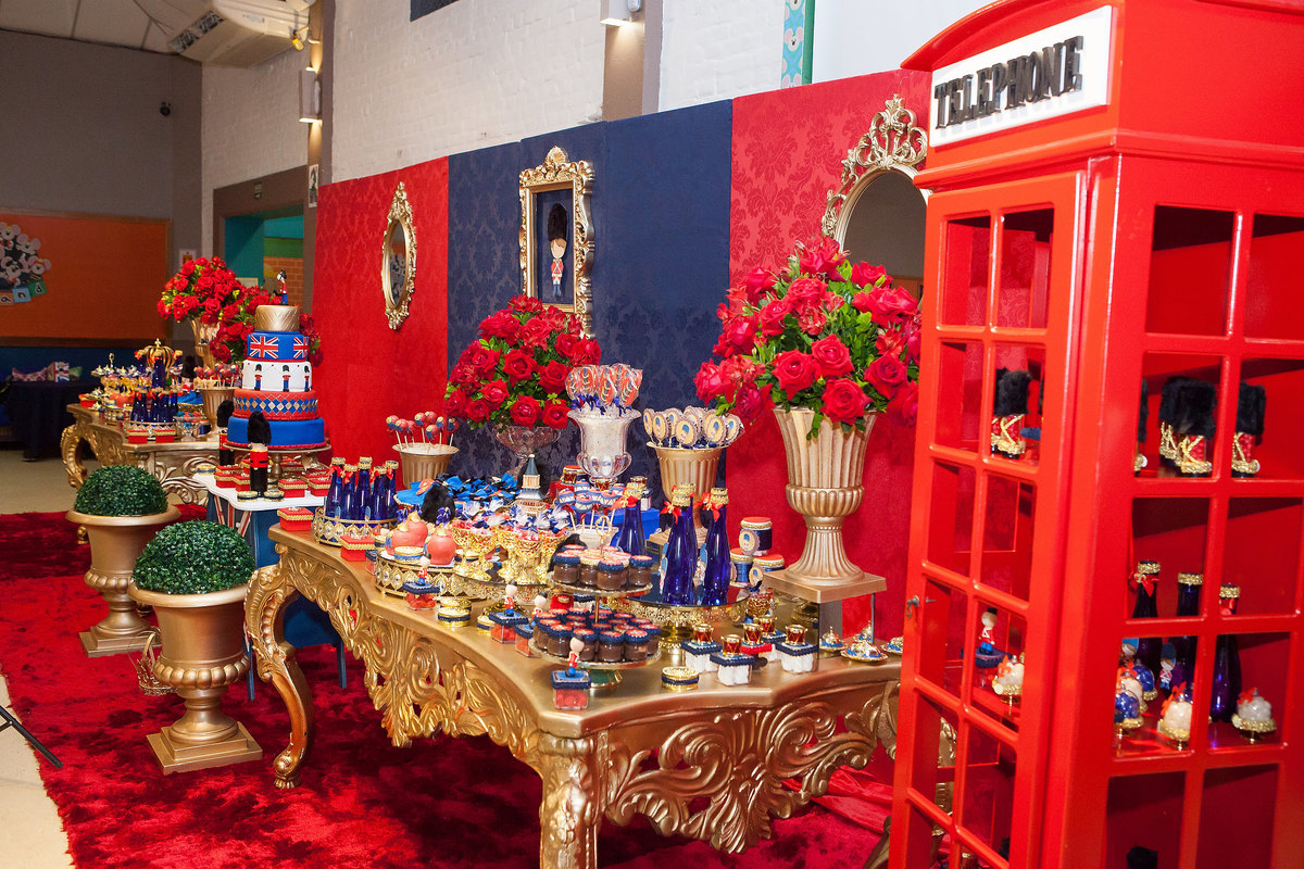 aniversário de um ano, tema diferente, londres, britânico, família reunida,  criança brincando, decoração marcia colonese, 