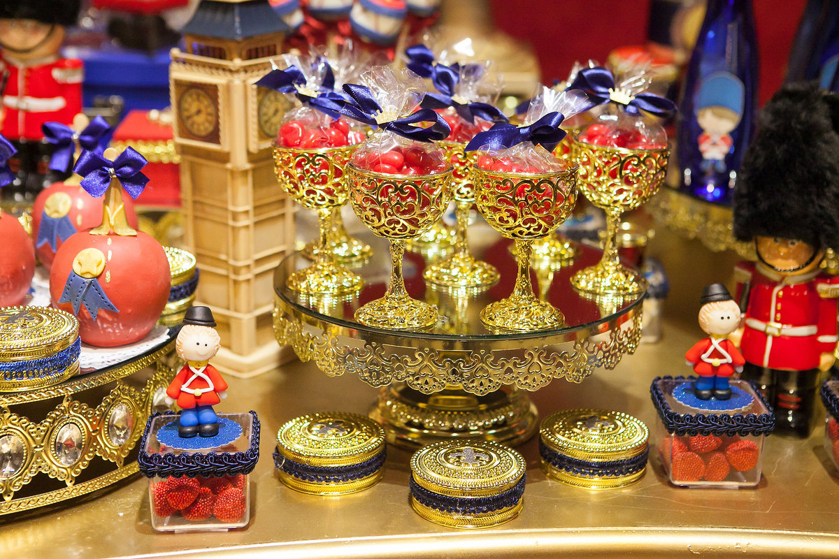 aniversário de um ano, tema diferente, londres, britânico, família reunida,  criança brincando, decoração marcia colonese, 