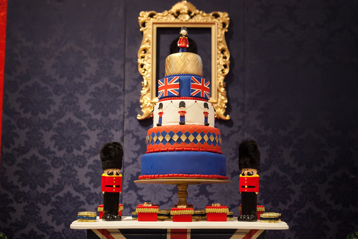 aniversário de um ano, tema diferente, londres, britânico, família reunida,  criança brincando, decoração marcia colonese, 