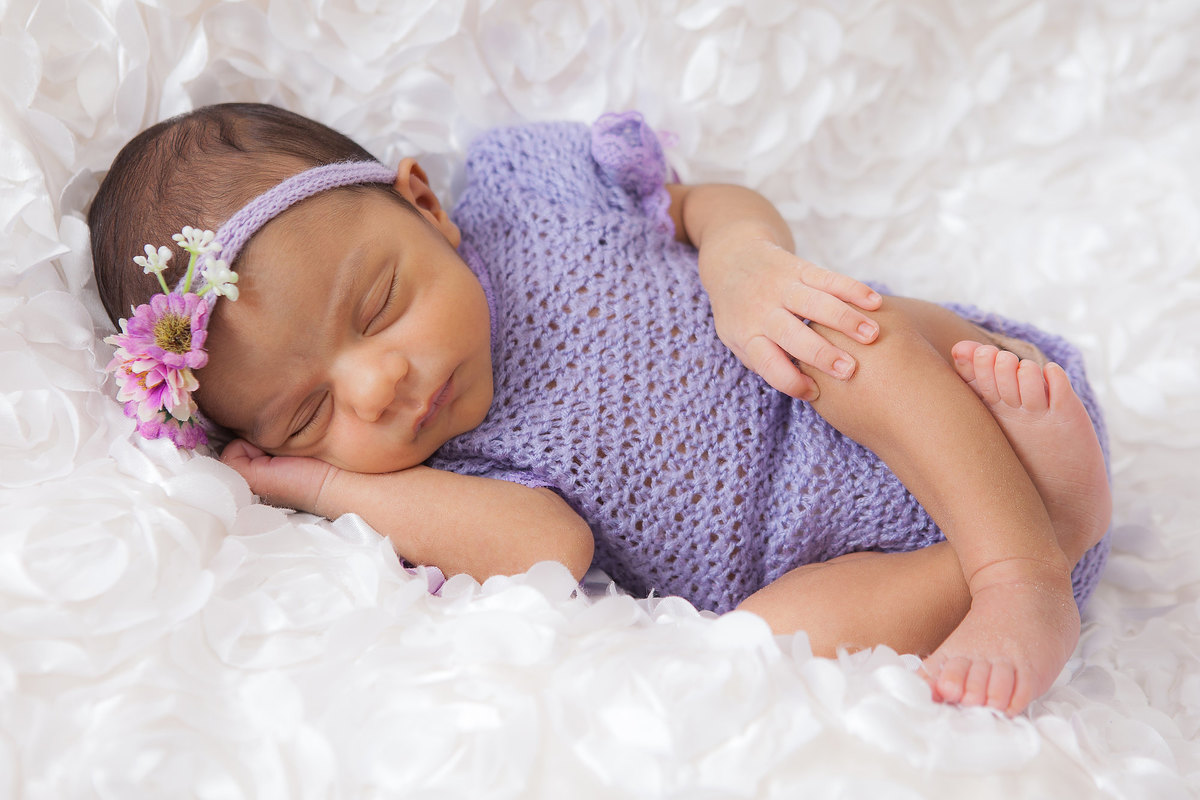 Ensaio newborn, foto de recem-nascido, bebê, foto de família, leão Studio, bebezinho, foto de recem-nascido, soninho , bebê com a mãe