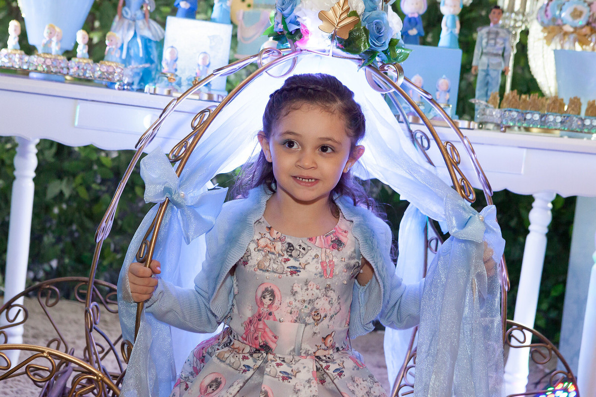 festa infantil , buffet Planeta kids, Tatuapé, aniversário de menina, Disney Cinderela, fachada Letrix , fotografo de festa infantil , família , 4 anos, fotos leão Studio, Flávio Leão