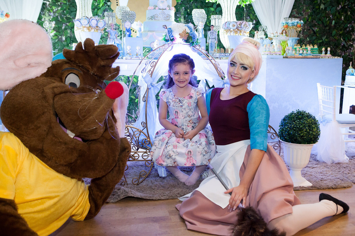 festa infantil , buffet Planeta kids, Tatuapé, aniversário de menina, Disney Cinderela, fachada Letrix , fotografo de festa infantil , família , 4 anos, fotos leão Studio, Flávio Leão , festolândia , personagens de festa