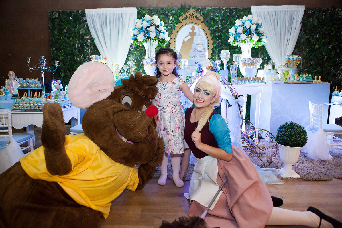 festa infantil , buffet Planeta kids, Tatuapé, aniversário de menina, Disney Cinderela, fachada Letrix , fotografo de festa infantil , família , 4 anos, fotos leão Studio, Flávio Leão , festolândia , personagens de festa