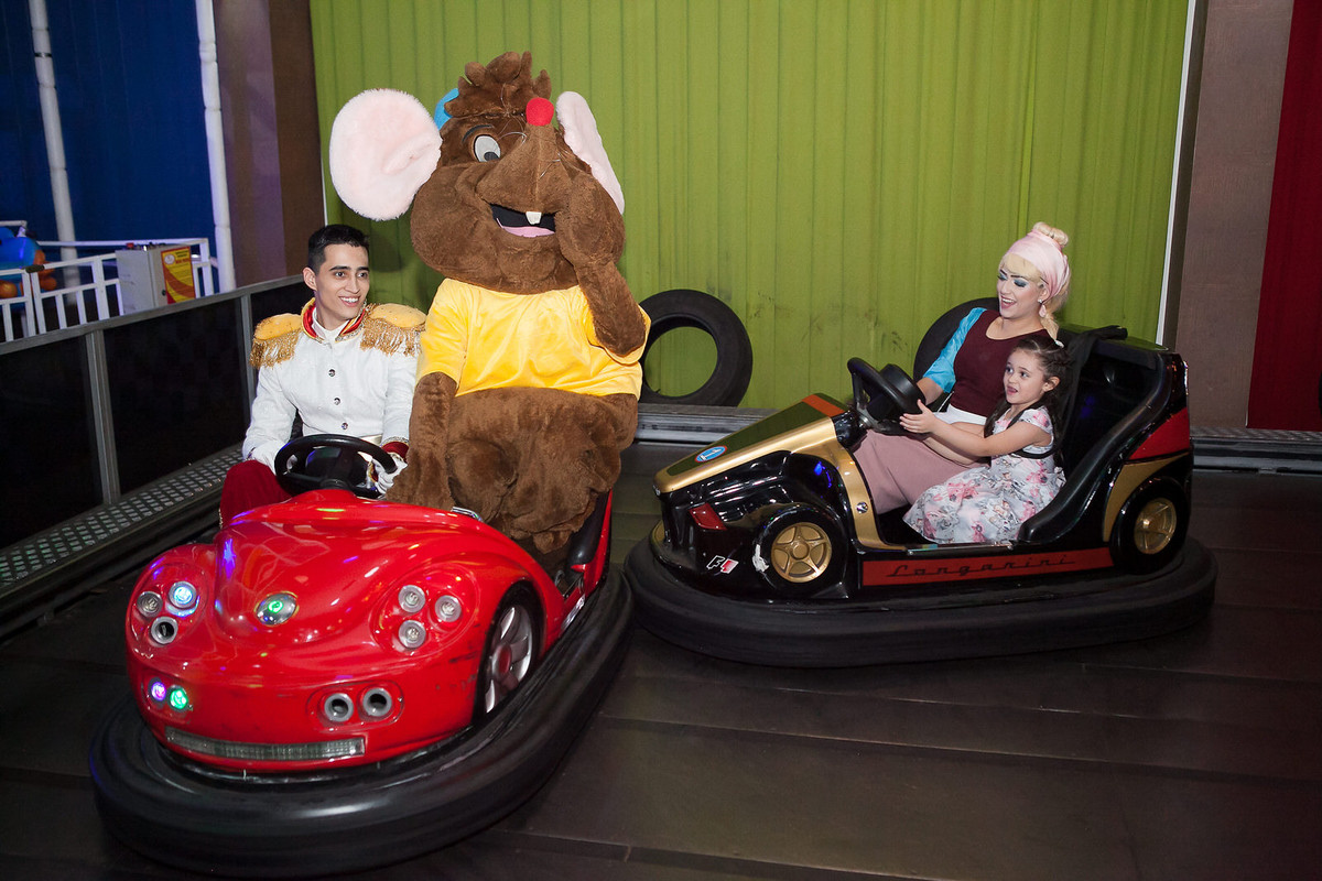 festa infantil , buffet Planeta kids, Tatuapé, aniversário de menina, Disney Cinderela, fachada Letrix , fotografo de festa infantil , família , 4 anos, fotos leão Studio, Flávio Leão , festolândia , personagens de festa