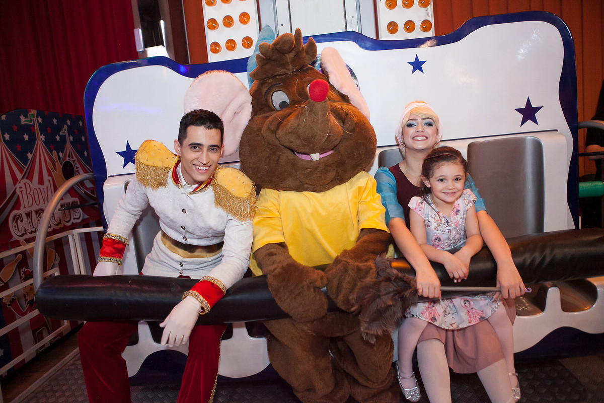 festa infantil , buffet Planeta kids, Tatuapé, aniversário de menina, Disney Cinderela, fachada Letrix , fotografo de festa infantil , família , 4 anos, fotos leão Studio, Flávio Leão , festolândia , personagens de festa