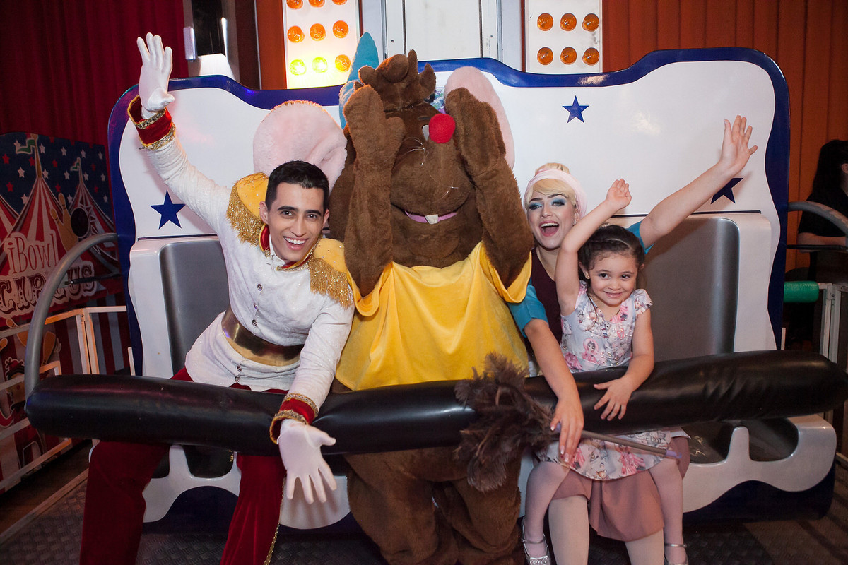 festa infantil , buffet Planeta kids, Tatuapé, aniversário de menina, Disney Cinderela, fachada Letrix , fotografo de festa infantil , família , 4 anos, fotos leão Studio, Flávio Leão , festolândia , personagens de festa