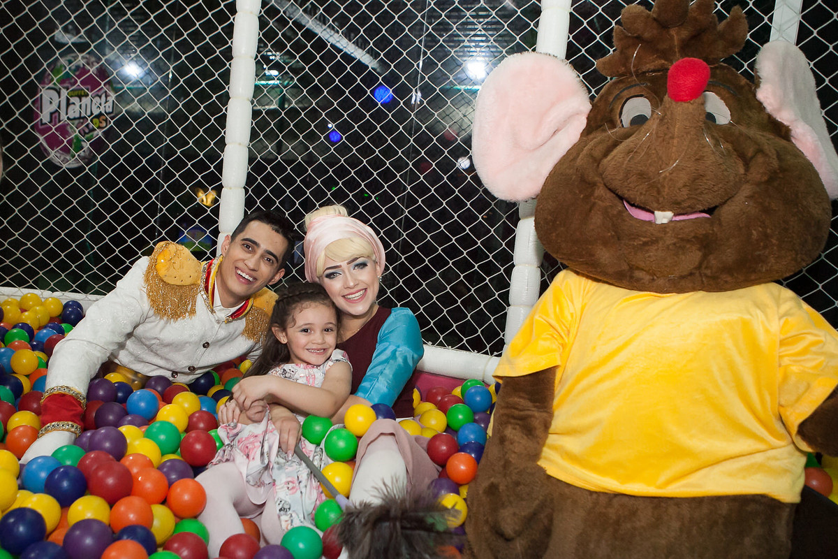 festa infantil , buffet Planeta kids, Tatuapé, aniversário de menina, Disney Cinderela, fachada Letrix , fotografo de festa infantil , família , 4 anos, fotos leão Studio, Flávio Leão , festolândia , personagens de festa