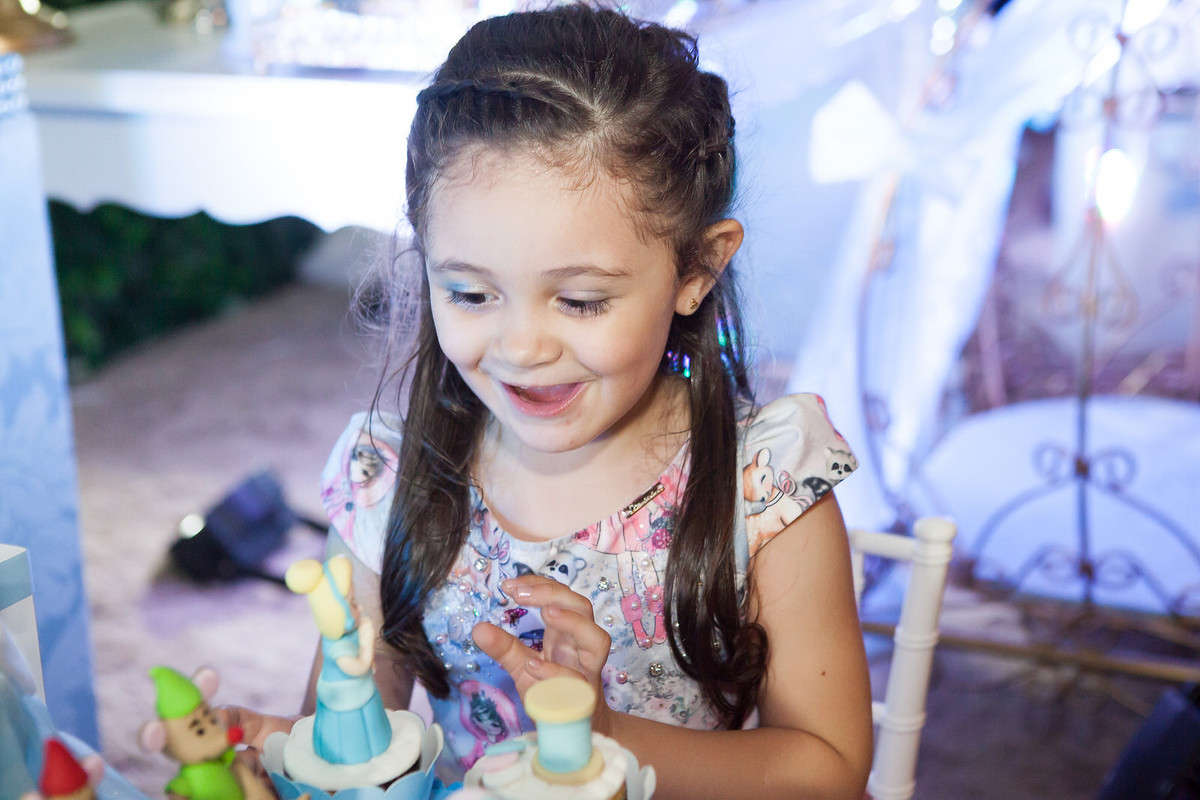 festa infantil , buffet Planeta kids, Tatuapé, aniversário de menina, Disney Cinderela, fachada Letrix , fotografo de festa infantil , família , 4 anos, fotos leão Studio, Flávio Leão , 
