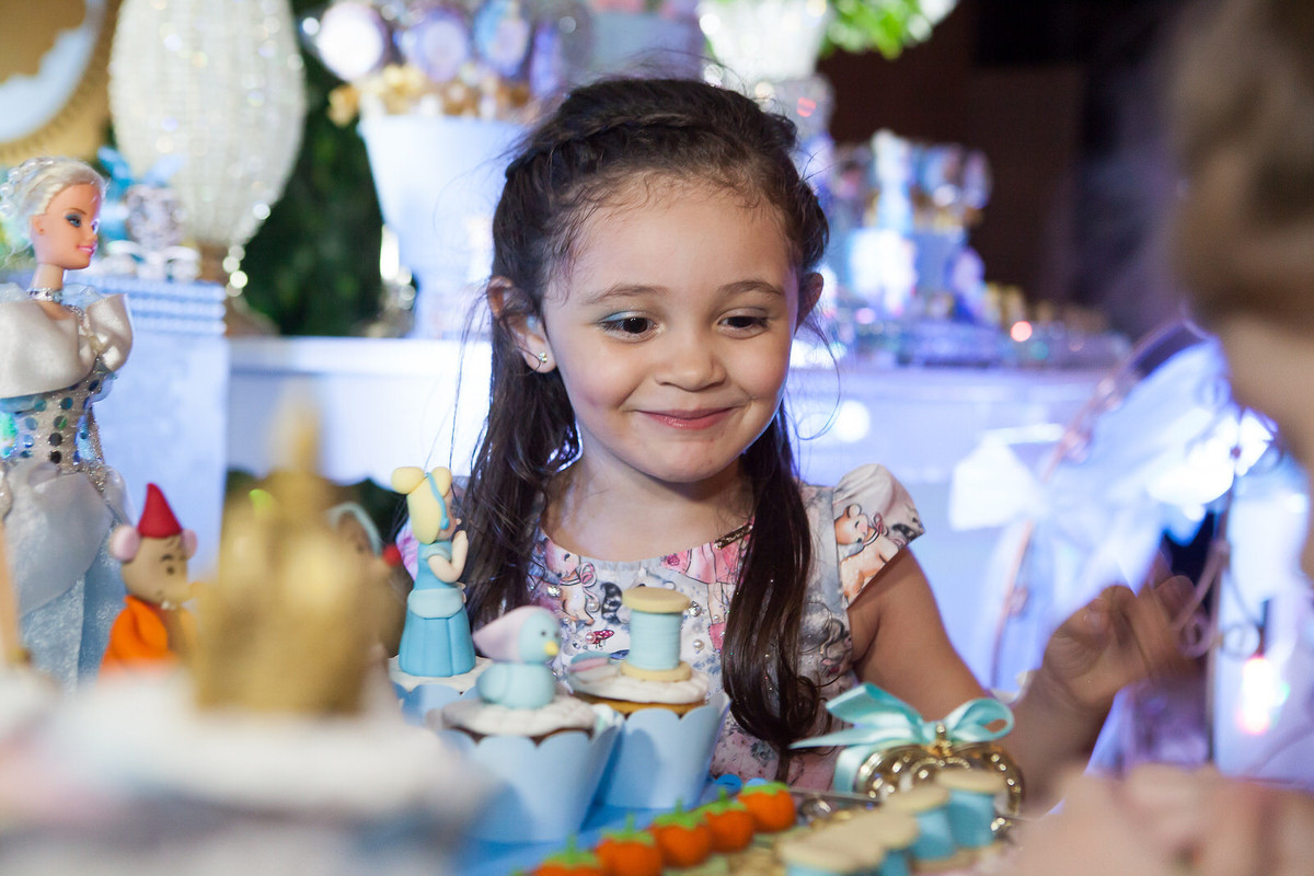 festa infantil , buffet Planeta kids, Tatuapé, aniversário de menina, Disney Cinderela, fachada Letrix , fotografo de festa infantil , família , 4 anos, fotos leão Studio, Flávio Leão , 