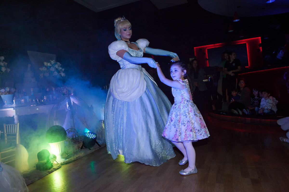 festa infantil , buffet Planeta kids, Tatuapé, aniversário de menina, Disney Cinderela, fachada Letrix , fotografo de festa infantil , família , 4 anos, fotos leão Studio, Flávio Leão , 