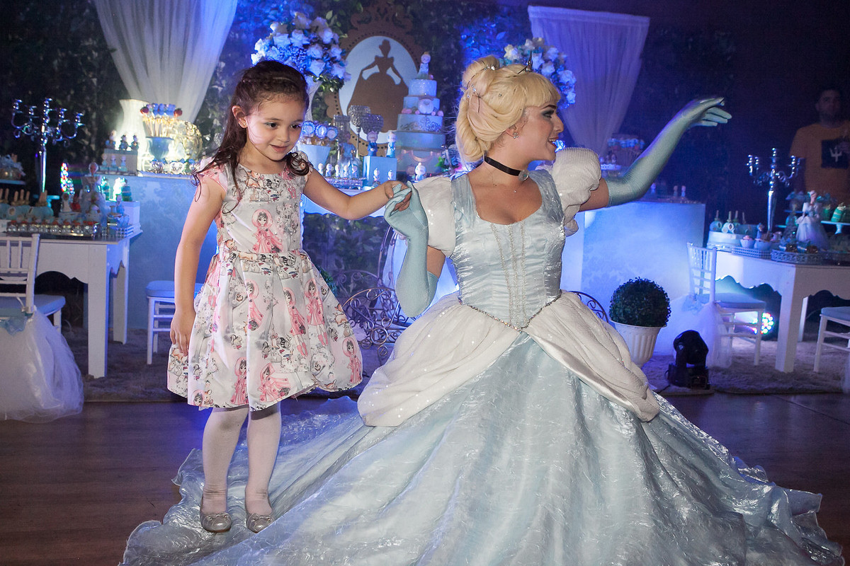 festa infantil , buffet Planeta kids, Tatuapé, aniversário de menina, Disney Cinderela, fachada Letrix , fotografo de festa infantil , família , 4 anos, fotos leão Studio, Flávio Leão , festolândia show, personagens disney 