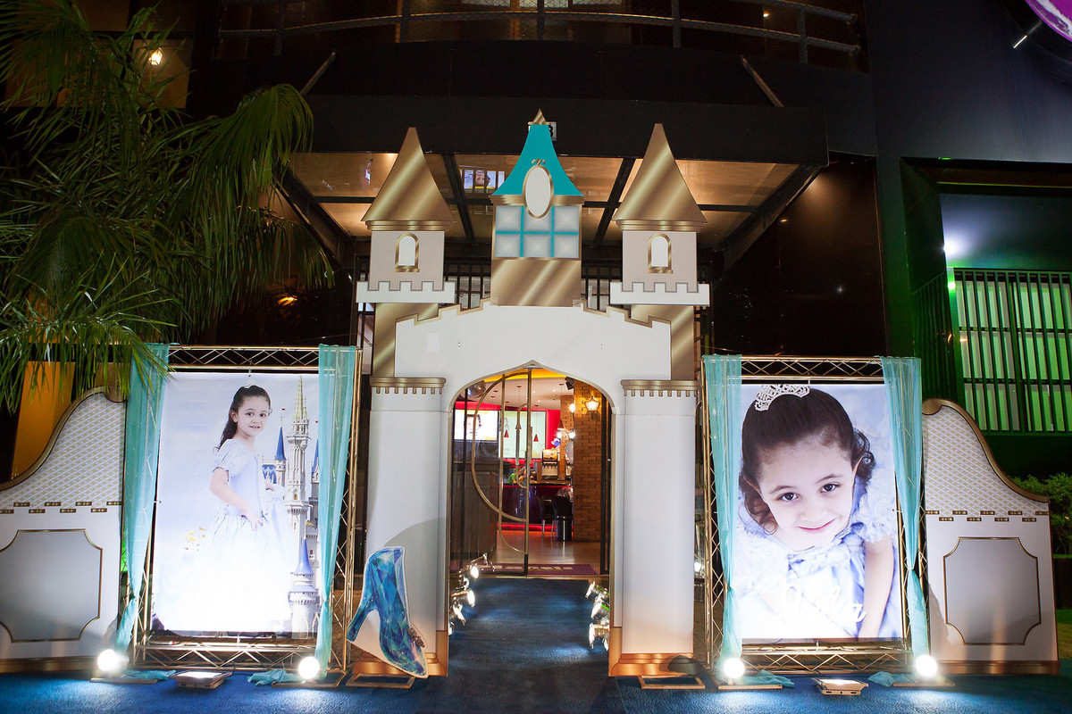 festa infantil , buffet Planeta kids, Tatuapé, aniversário de menina, Disney Cinderela, fachada Letrix , fotografo de festa infantil , família , 4 anos, fotos leão Studio, Flávio Leão , hora do parabéns , letrix