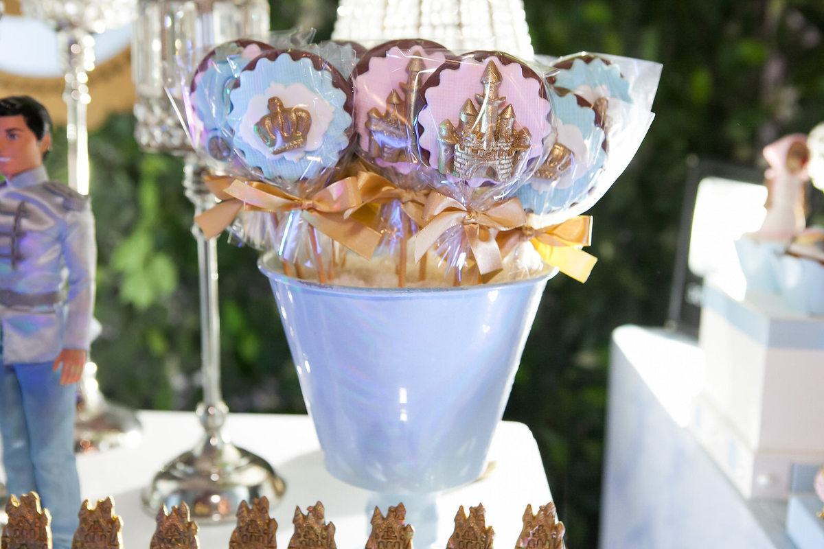 festa infantil , buffet Planeta kids, Tatuapé, aniversário de menina, Disney Cinderela, fachada Letrix , fotografo de festa infantil , família , 4 anos, fotos leão Studio, Flávio Leão , hora do parabéns , festolândia , lu chocolates , bolos de luxo