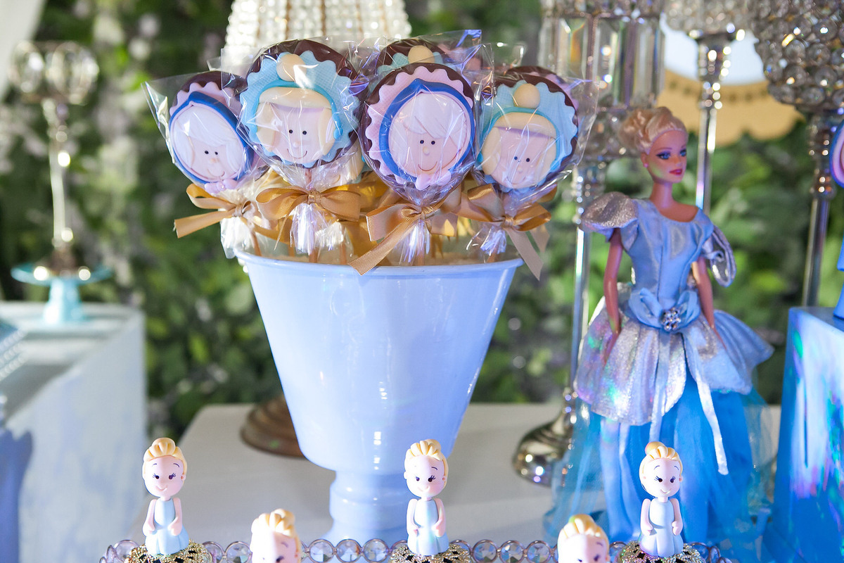festa infantil , buffet Planeta kids, Tatuapé, aniversário de menina, Disney Cinderela, fachada Letrix , fotografo de festa infantil , família , 4 anos, fotos leão Studio, Flávio Leão , hora do parabéns , festolândia , lu chocolates , bolos de luxo