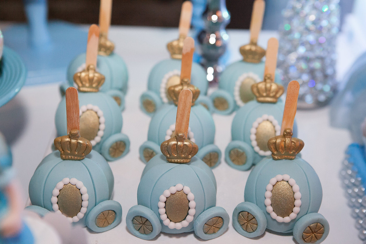 festa infantil , buffet Planeta kids, Tatuapé, aniversário de menina, Disney Cinderela , fotografo de festa infantil , família , 4 anos, fotos leão Studio, Flávio Leão , hora do parabéns , lu chocolates , bolos de luxo