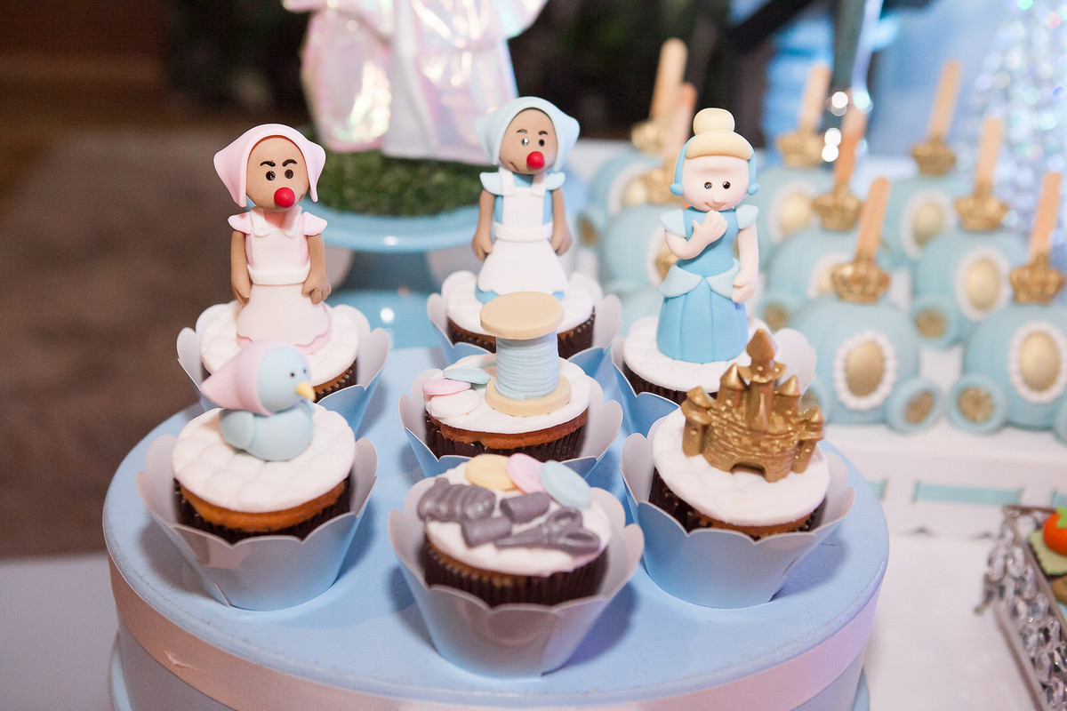 festa infantil , buffet Planeta kids, Tatuapé, aniversário de menina, Disney Cinderela , fotografo de festa infantil , família , 4 anos, fotos leão Studio, Flávio Leão , hora do parabéns , lu chocolates , bolos de luxo