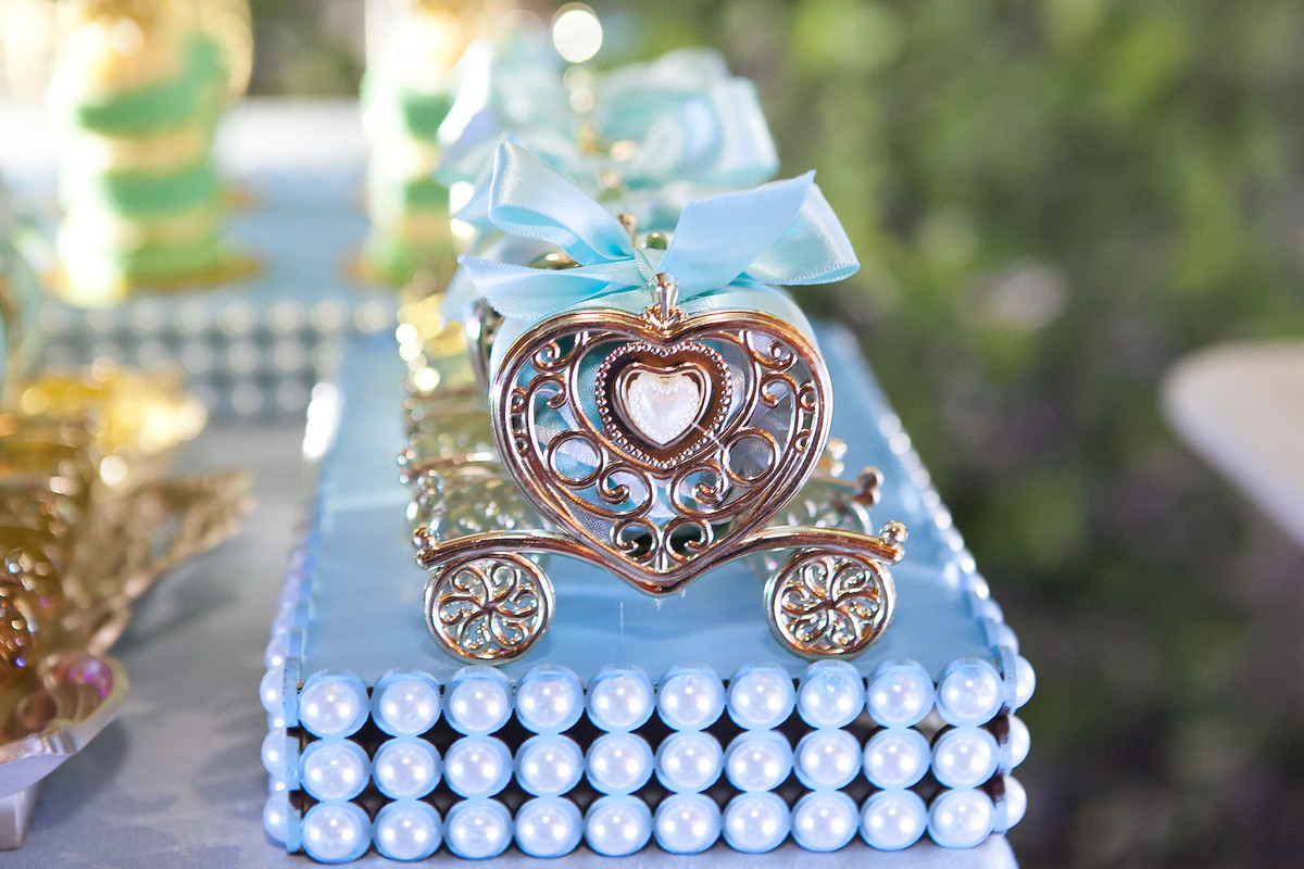 festa infantil , buffet Planeta kids, Tatuapé, aniversário de menina, Disney Cinderela , fotografo de festa infantil , família , 4 anos, fotos leão Studio, Flávio Leão , hora do parabéns , lu chocolates , bolos de luxo