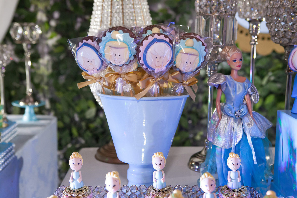 festa infantil , buffet Planeta kids, Tatuapé, aniversário de menina, Disney Cinderela , fotografo de festa infantil , família , 4 anos, fotos leão Studio, Flávio Leão , hora do parabéns , lu chocolates , bolos de luxo